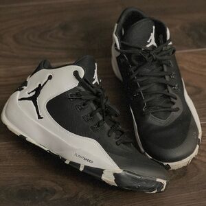 Jordan Rising High 2, Size 8, Lightly Used, almost like new. (worn 2 or 3 times)